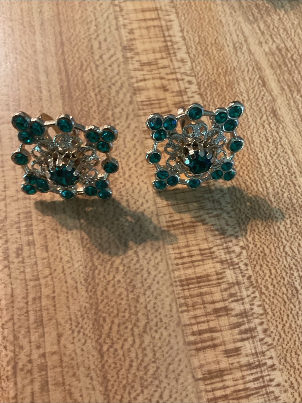 Lovely filigree and emerald green rhinestone screw on earrings